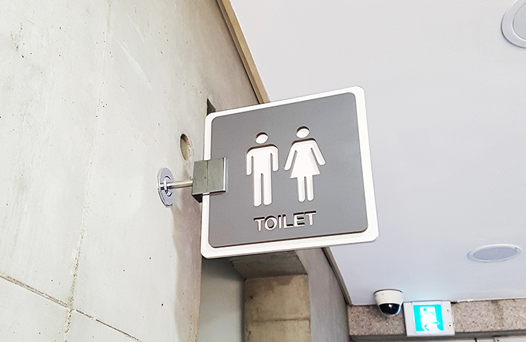 두발로정형외과 돌출 표찰